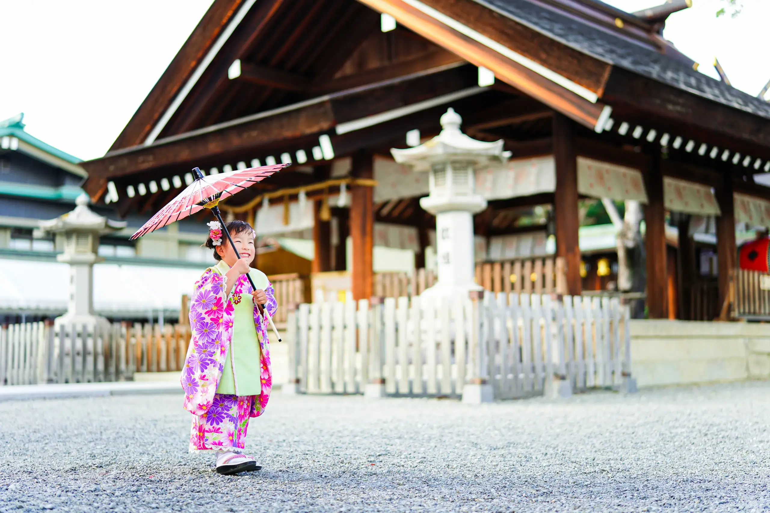 堺市大鳥大社にて七五三の写真撮影。写真館FYS Photographyの七五三出張撮影。